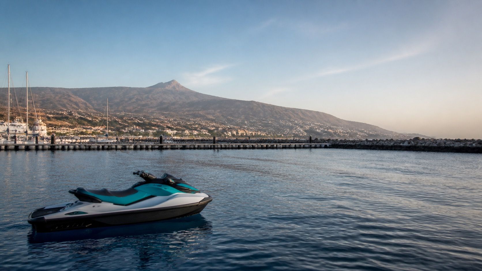 Mejor hora para montar en moto de agua en Tenerife: viento, luz y mar